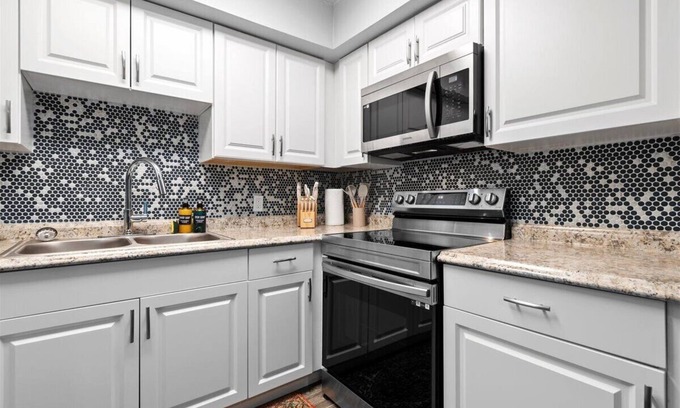 Lake Worth Corridor Apartment | Lakeside 1BR Oasis