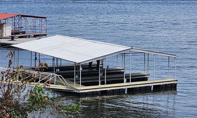 Tia Juana Cottage | Lakeside, Boat Dock and Hot Tub with this small quaint cottage.