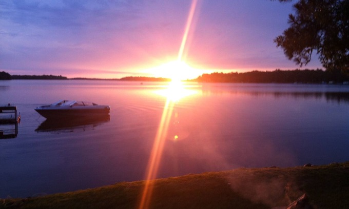 Hillman Cabin | Lakeside Cabin - Sandy Beach & Amazing Lake View!