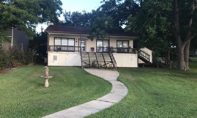 Coldspring House | Lakeside cottage