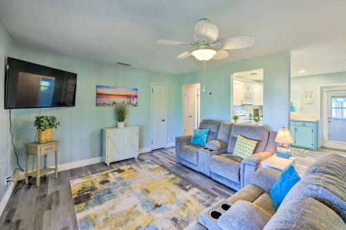 Crescent City House | Lakeside Crescent City Cottage Boat and Dock!