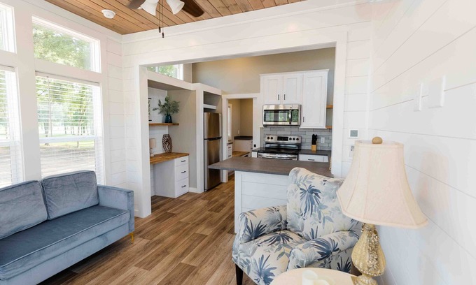 Lincoln House | Lakeside Elegance: Cozy Tiny Home Retreat for Two #3
