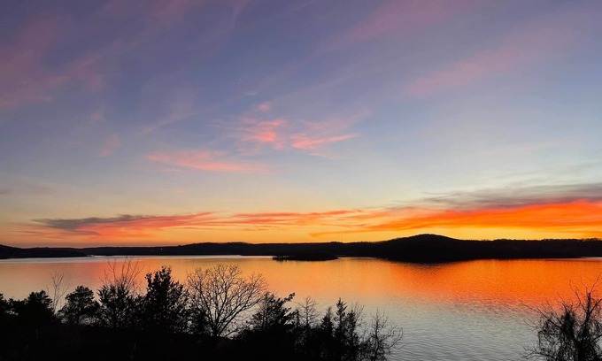 Hollister Condo | Lakeside Escape Luxury 2 bd condo with TRL views