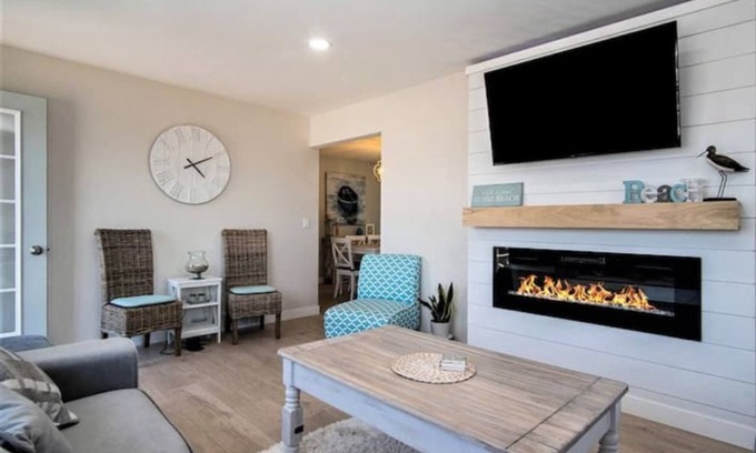Lakeside House | Lakeside Fun · Sleeps 13 · 2 Fire Pits · Outdoor Games · Dogs OK