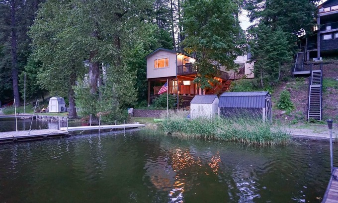 Rathdrum House | Lakeside Glamping Cabin - Rustic Twin Lakes Escape