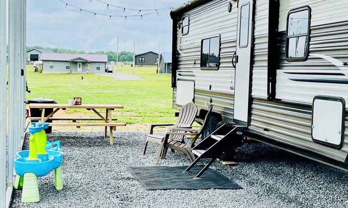 Columbia House | Lakeside Glamping Retreat ~ on Green River Lake