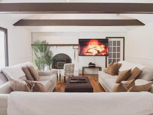 Brookfield House | Lakeside Home