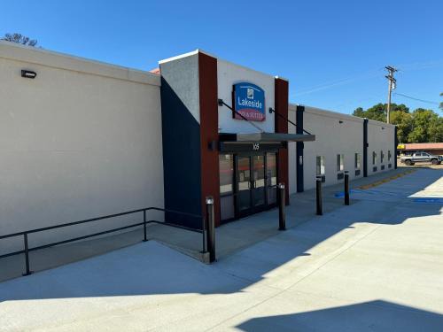 Lone Star Hotel | Lakeside Inn and Suites