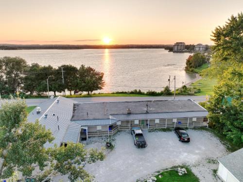 Ramara Hotel | Lakeside Inn