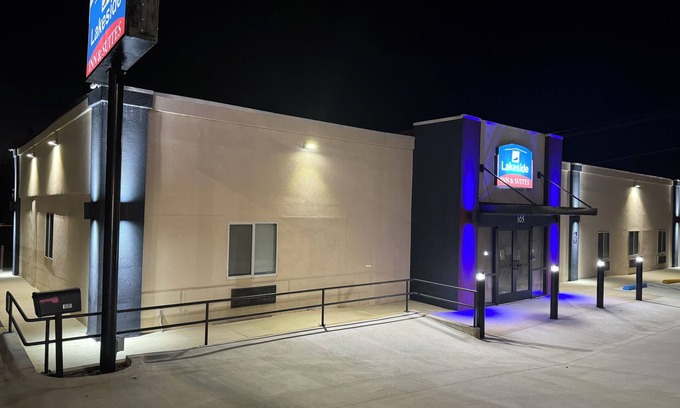 Lone Star Hotel | Lakeside Inn & Suites