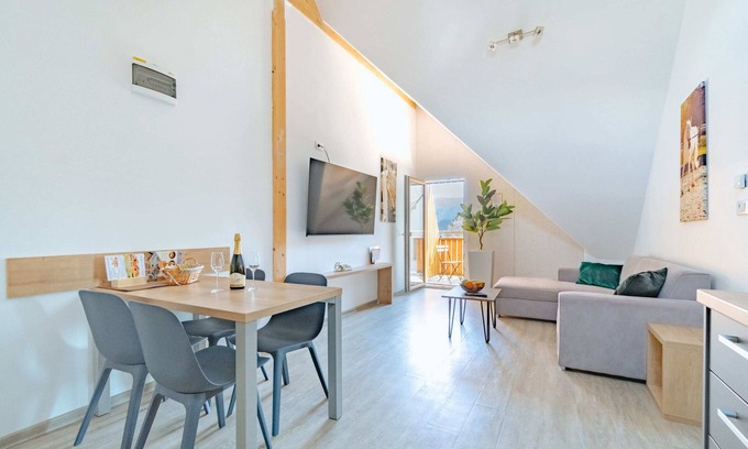 Bled Apartment | Lakeside Living: Modern Apartment Just 400m from Lake Bled