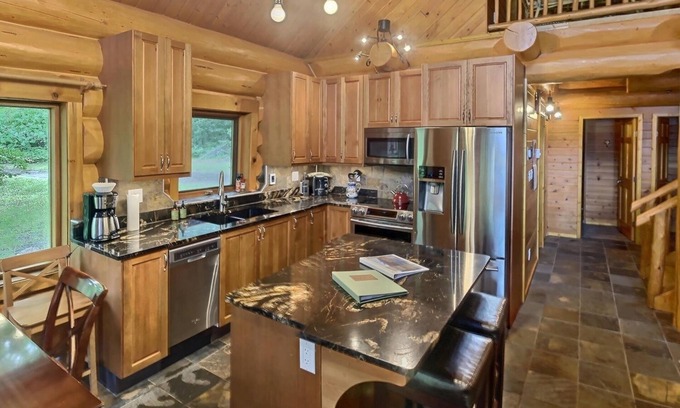 Gold Bridge Ski Chalet | Lakeside Mountain Chalet- Tyaughton (Tyax) Lake