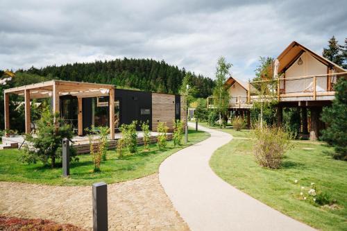 Sankt Michael bei Bleiburg Resort | Lakeside Petzen Glamping