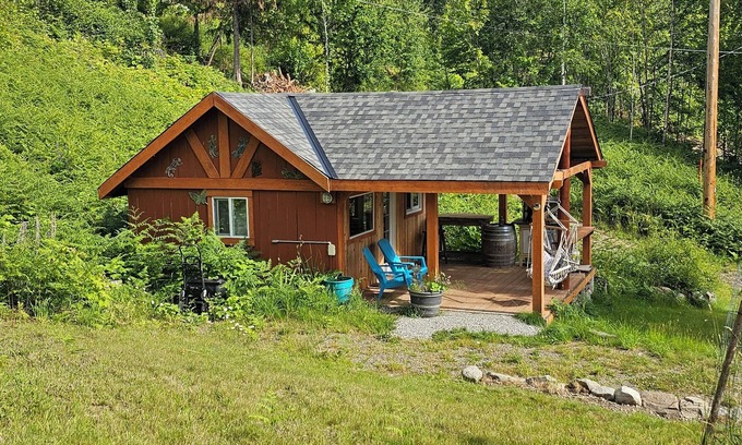 Kaslo Cabin | Lakeside Purcell Cabin at Paradise Hills
