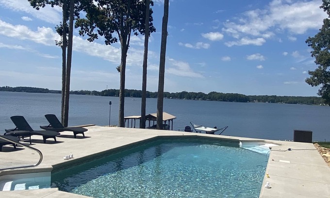 Greenwood County House | Lakeside Retreat Entire House Inground pool, kayaks, dock