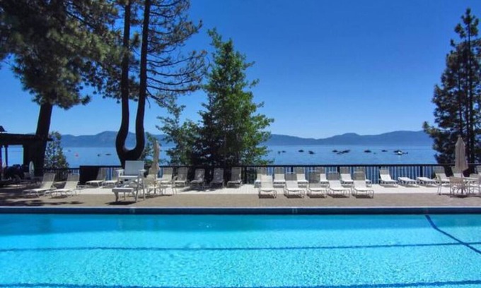 Tahoe Tavern House | Lakeview - 10 mins to Palisades Tahoe/Walk to Town!