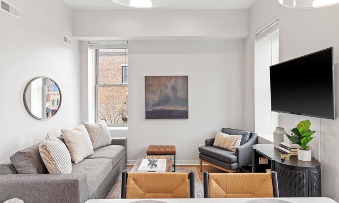 Historic Downtown Racine Apartment | Lakeview Apartment