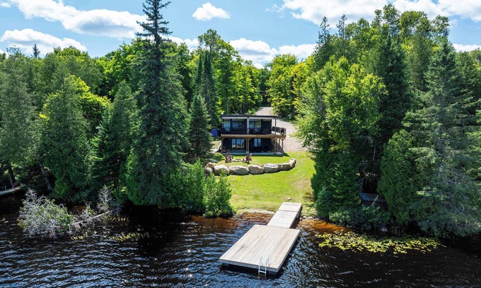 Perry House | Lakeview Cottage Summ