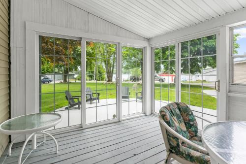 Silver Lake House | Lakeview Cottage - stunning views of Silver Lake.