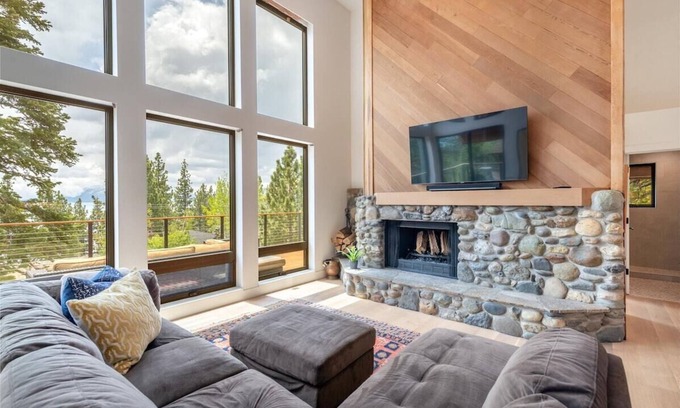 Lake Forest House | Lakeview Delight in Dollar Point Tahoe City