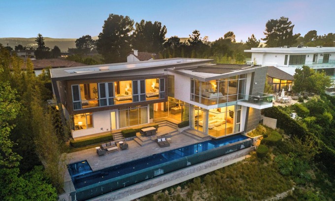 Bel Air Villa | Lakeview Estate - A Contemporary Estate with Panoramic Views
