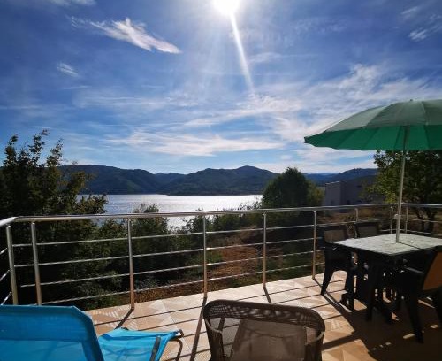 Dalgopo Ski Chalet | Lakeview Estate Chalet