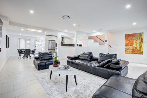 Gungahlin House | Lakeview Family Retreat Canberra Cozy Townhouse
