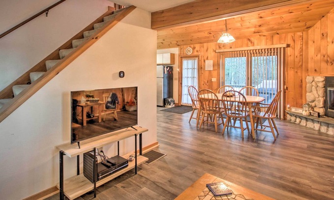 Eidelweiss Village Cabin | Lakeview Forest Cabin w/Deck < 1/2 Mile to Beach!