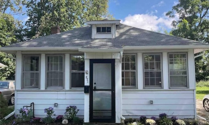 Willobee On The Lake Cottage | Lakeview Happy Days Cozy Cottage
