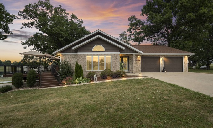 Delhi House | Lakeview Living - Entire Guest House - Perfect for your Holiday or Vacation!