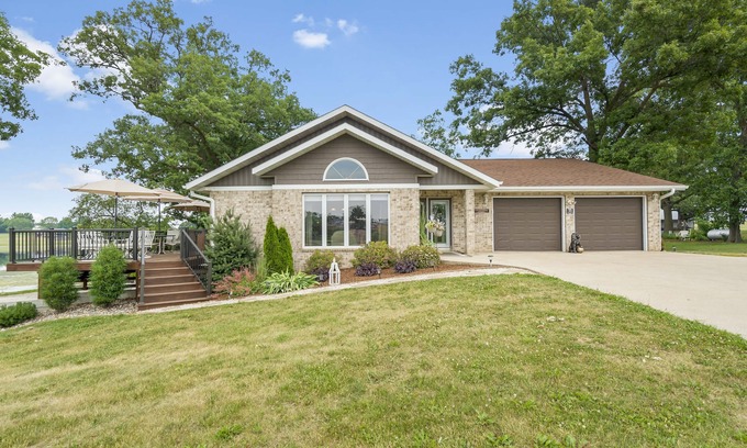 Delhi House | Lakeview Living - MAIN LIVING - Vacation home rental