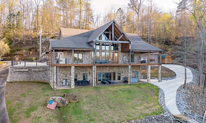 Arley House | "LAKEVIEW": No Steps, HOT TUB, Boat/Swim Dock, Elevator