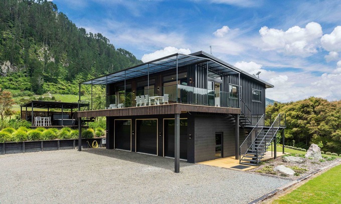 North Island House | Lakeview Oasis - Lake Whakamaru Retreat