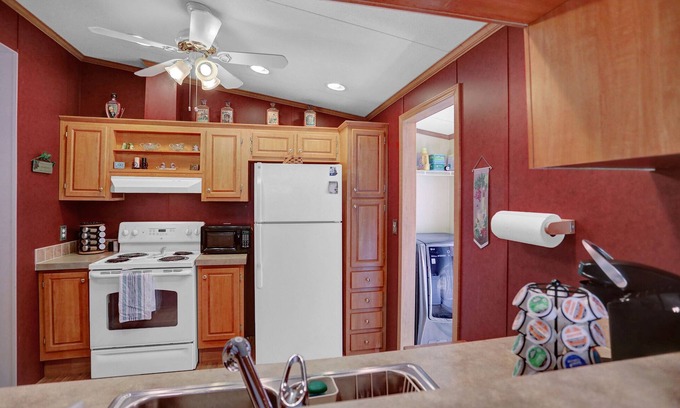 Calvin House | Lakeway Getaway- Aunt Susie's Raystown Lake