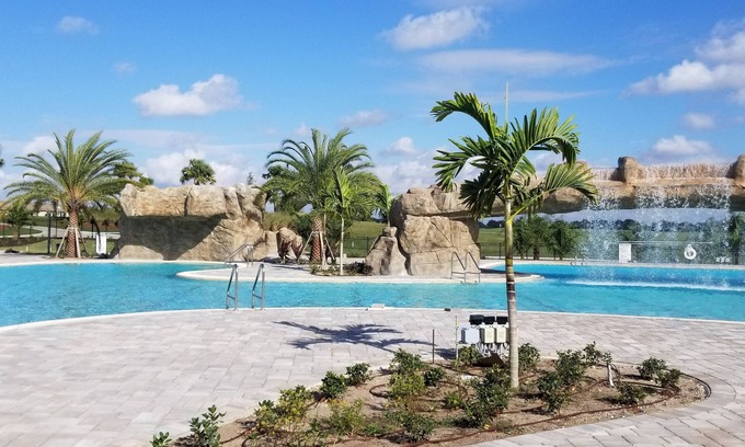 Braden River Condo | Lakewood National Condo. Convenient 1st floor unit with unlimited golf.