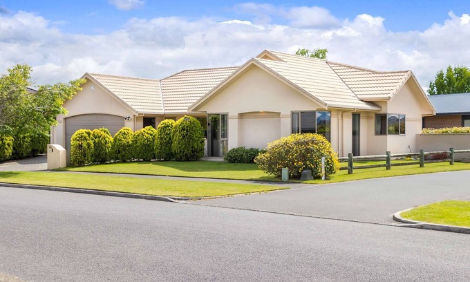 Nukuhau House | Lakewood Retreat