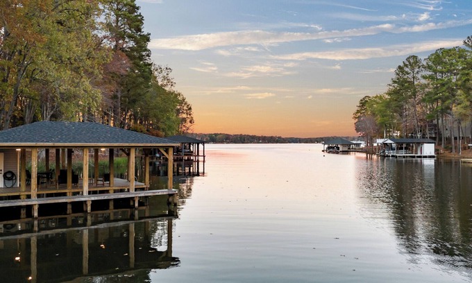 Wise House | Lakin`Reel Memories - Sleeps 18 - New Rental