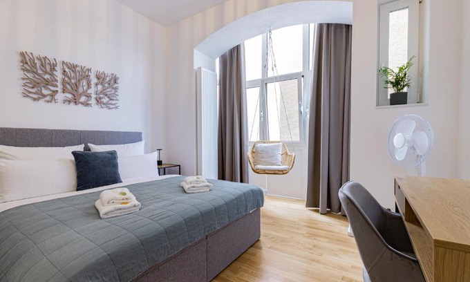 Gablenberg Apartment | LaMiaCasa City-Grande Family-Business Groups