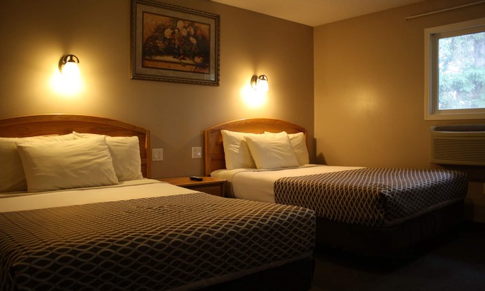 Three Hills Hotel | Lamplighter Inn