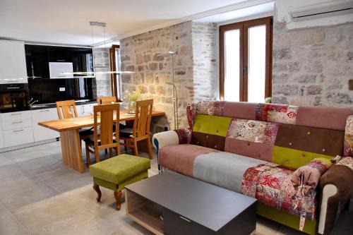 Kotor Old Town Apartment | Lana & Ena Apartments