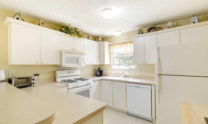 Lynnhaven Cottage | Lanai & Golf Cart: The Villages Vacation Rental!