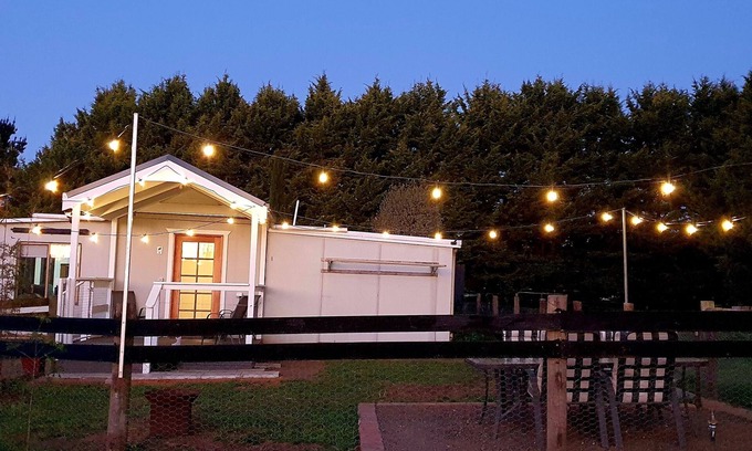 Lancefield Cottage | Lancefield Stay Pet and Horse Friendly. Close to Winery region and breweries.