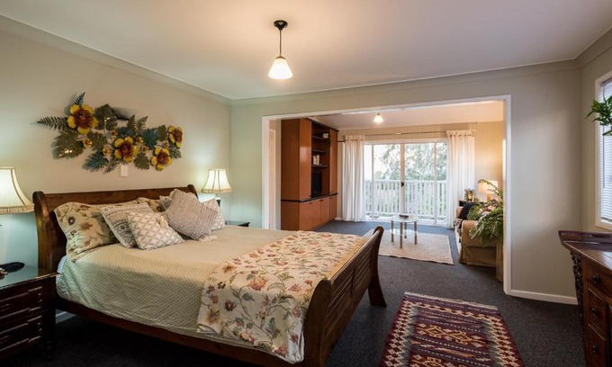 Balmoral Ridge House | Land Of Lost Treasure