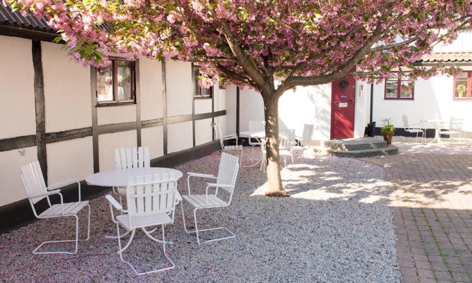 Tomelilla Bed & Breakfast | Landet Bed and Breakfast