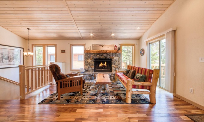 Brockway House | Landfall on the N. Shore by Tahoe Getaways- Fenced Yard, Walk to Lake
