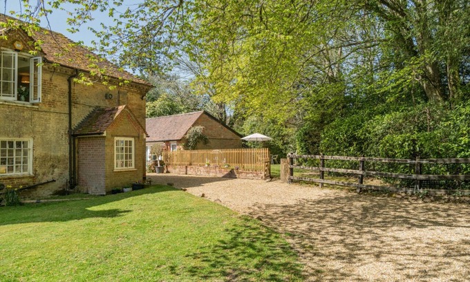 Woodfalls House | Landfords Cottage - Two Bedroom House, Sleeps 4
