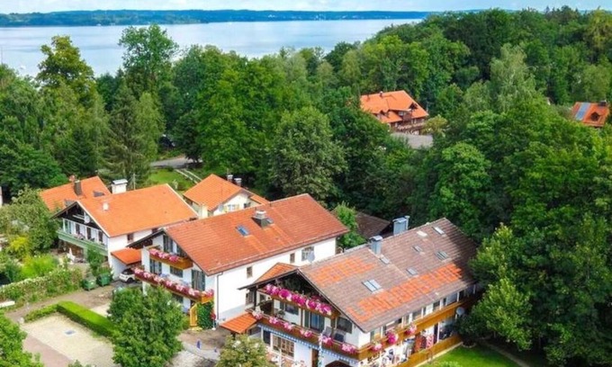 Sankt Heinrich Hotel | Landgasthof Hotel Schöntag & Steak House
