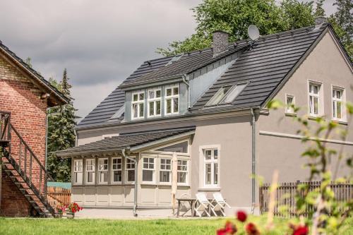 Hintersee Apartment | Landhaus hinter`m See Ferienwohnung Zur Schneiderei Kachelofen Schlittenbett Smart-TV