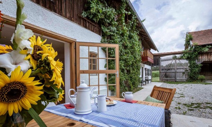 Pfarrkirchen House | Landhaus Holzen
