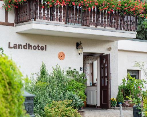 Maasdorf Hotel | Landhotel Biberburg